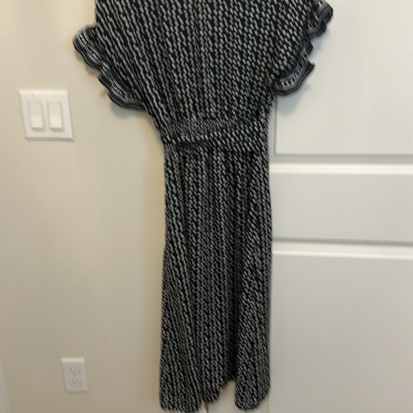 Max Studio (S) wrap style black white polka dot dress elastic waist and pockets - Picture 6 of 7